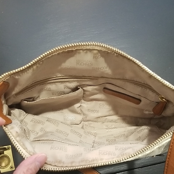 Michael Kors Brown and Cream Crossbody Leather Bag - Picture 4 of 11